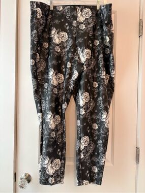 Lane Bryant Faux Leather Floral Leggings 26/28